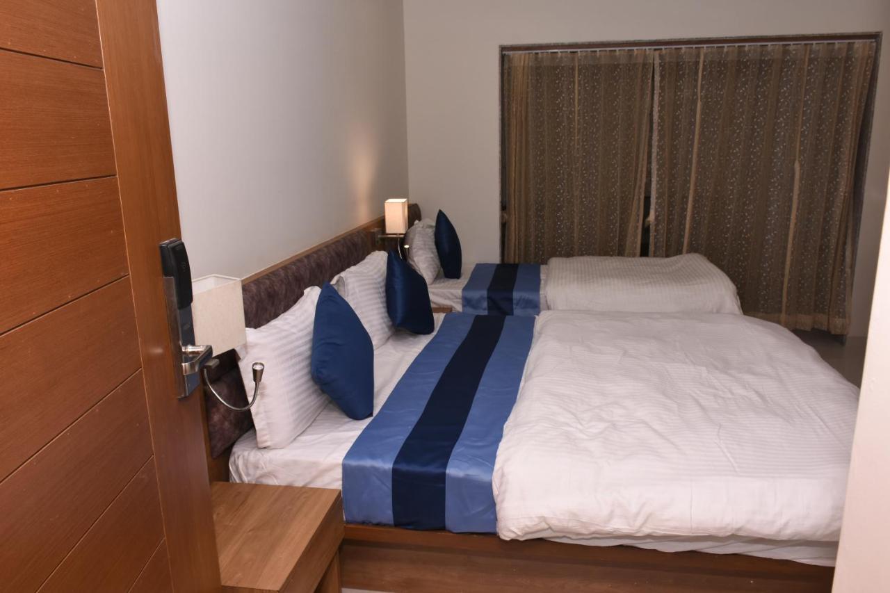 Hotel Golden Palace & Rooms Hālol Esterno foto