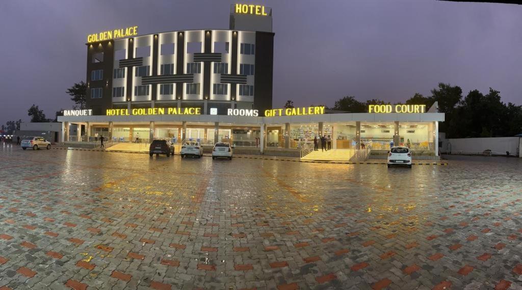 Hotel Golden Palace & Rooms Hālol Esterno foto