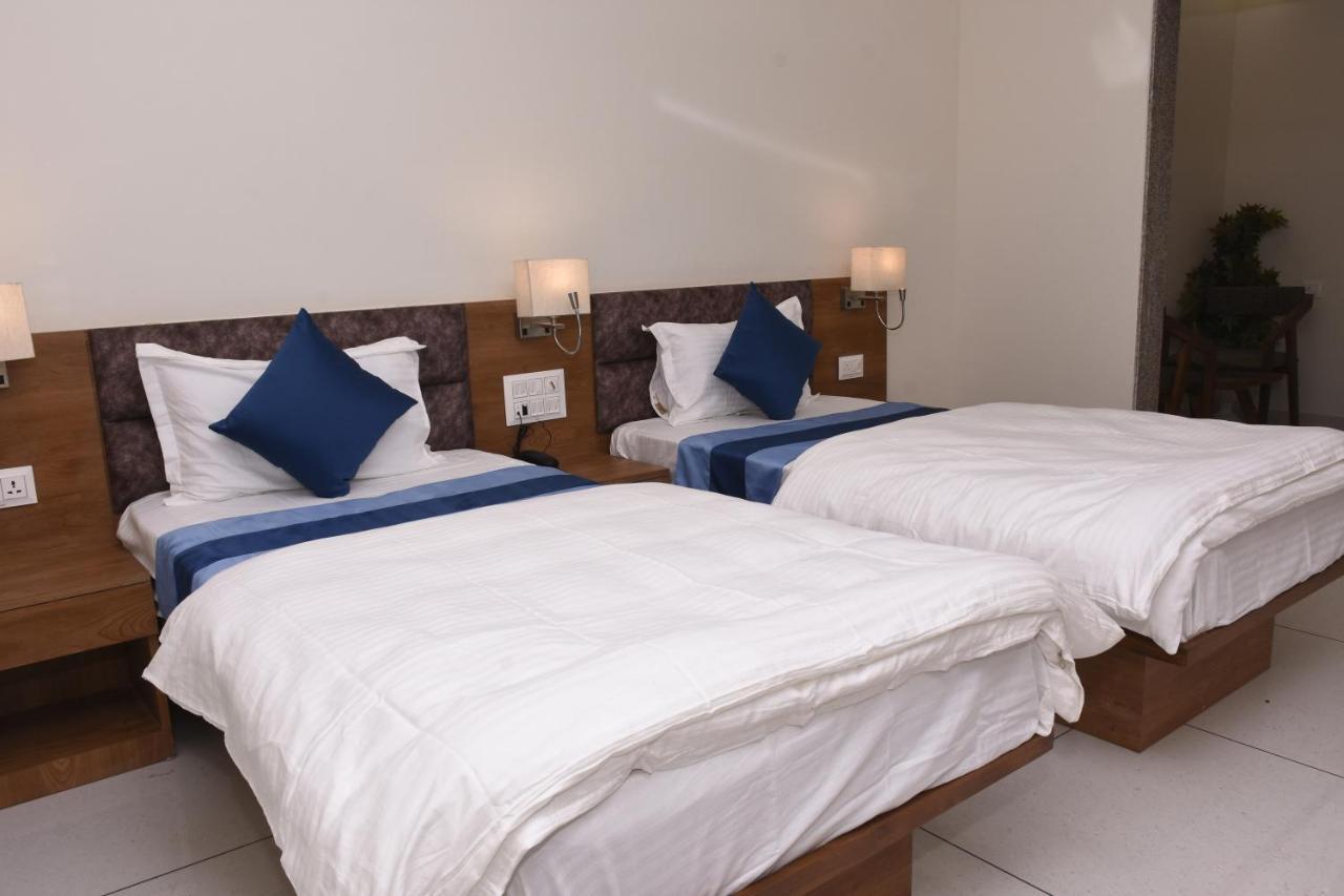 Hotel Golden Palace & Rooms Hālol Esterno foto